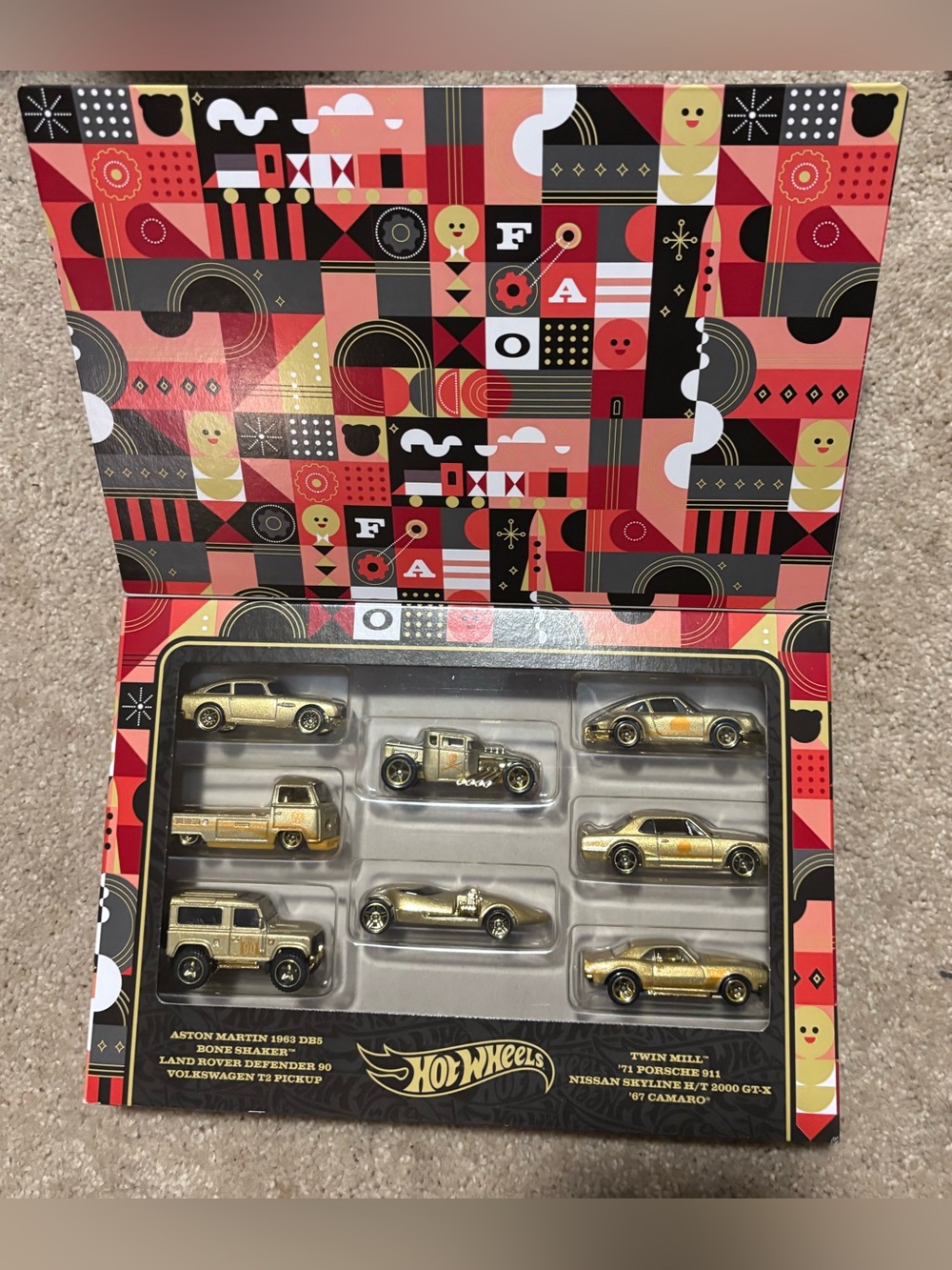 Hot Wheels Gold 8-Car Die-Cast Gift Set - Collector Pack
